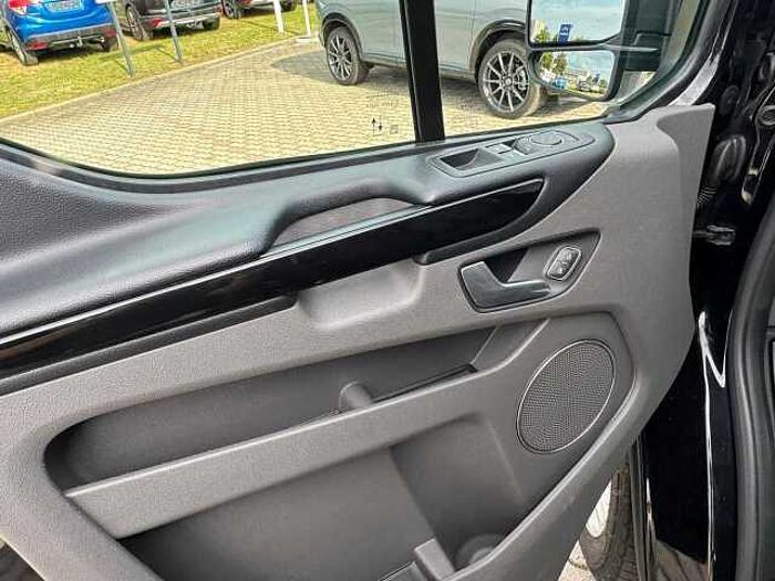 Ford Tourneo Custom 2,0 320 L2 Titanium X AHK