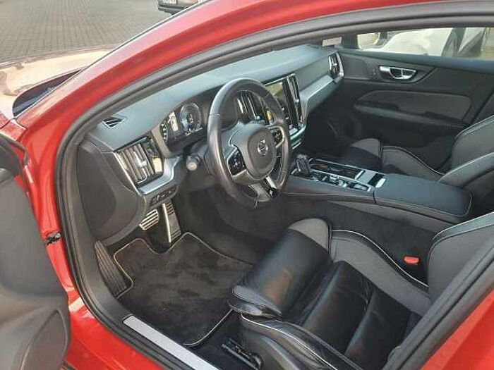 Volvo V60 Kombi R Design Recharge Plug-In Hybrid AWD