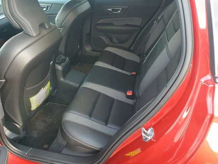 Volvo V60 Kombi R Design Recharge Plug-In Hybrid AWD