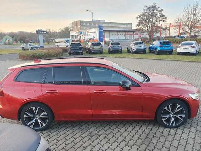 Volvo V60 Kombi R Design Recharge Plug-In Hybrid AWD