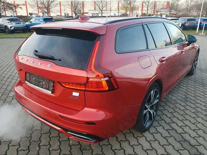 Volvo V60 Kombi R Design Recharge Plug-In Hybrid AWD