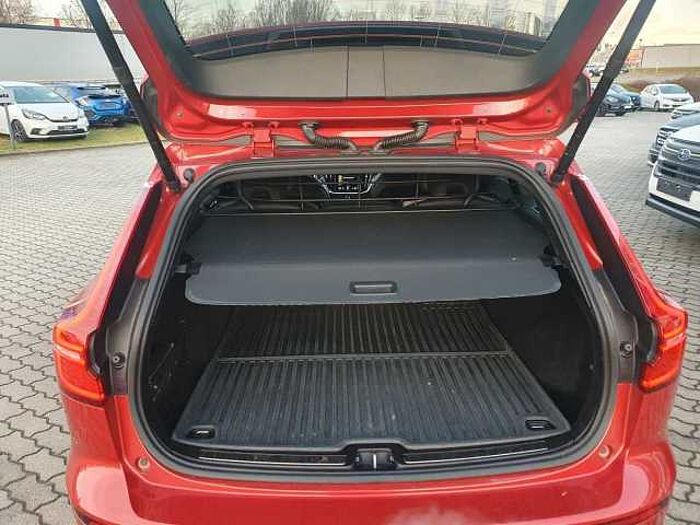 Volvo V60 Kombi R Design Recharge Plug-In Hybrid AWD