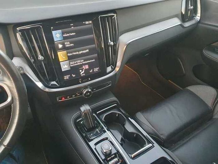 Volvo V60 Kombi R Design Recharge Plug-In Hybrid AWD