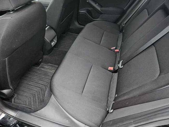 Honda Civic e: HEV Elegance